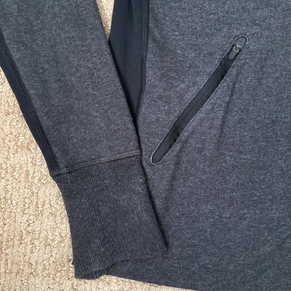 Nike Dri-Fit Lightweight Black & Grey Jacket - Picture 2 of 9